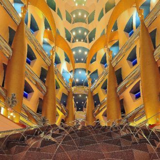 atrium-burj-al-arab-hotel-dubai-farbenspiele